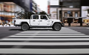 Kultowy Jeep traci renomę. Ceny aut na szczycie, a sprzedaż – na dnie