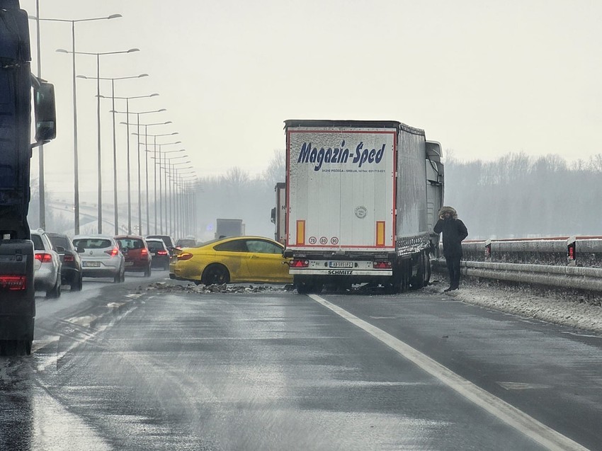 Saobraćajna nesreća na mostu kod Beške