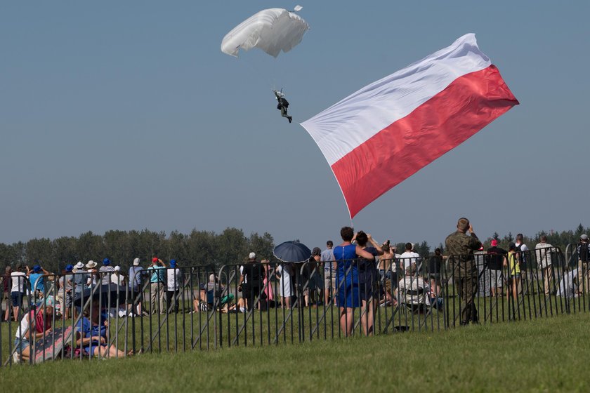 Oficjalne uroczystości i lotnicze pokazy podczas Święta Lotnictwa Polskiego na Krzesinach