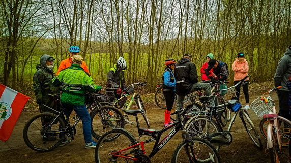 Wiosna w tym roku się do nas nie spieszy, dlatego turyści w Drawsku Pomorskim postanowili wyruszyć aby ją powitać. 2 maja zorganizowano dwa rajdy turystyczne: pieszy i rowerowy.