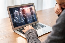 Nadmiar regulacji uderza w e-commerce. Witold Chomiczewski: koszty compliance rosną o miliony