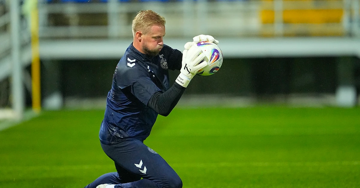 Najwierniejszy kibic reprezentacji oglądał mecz przez... dziurę w płocie