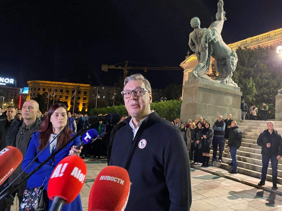 Aleksandar Vučić ispred Skupštine Srbije