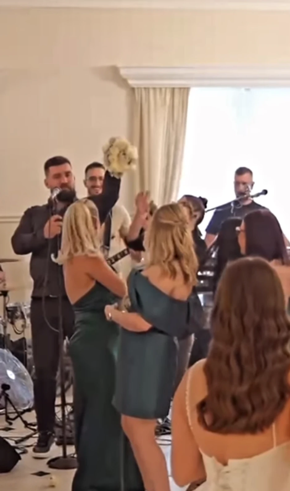 Pevač uhvatio bidermajer