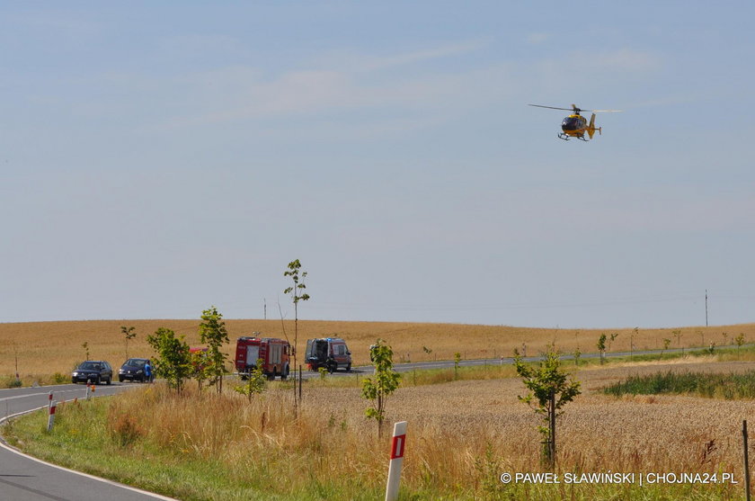 Helikopter zabrał zabrał ranną dziewczynkę z wypadku