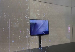 Trostruko preklopivi telefon