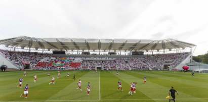 Mamy kolejny piękny stadion w Polsce, szkoda że tylko w III lidze! ZDJĘCIA