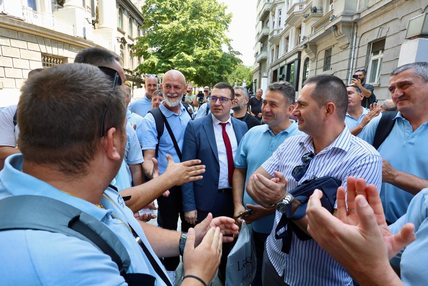 Aleksandar Vučić sastao se danas sa predstavnicima zaposlenih u Gradskom saobraćajnom preduzeću "Beograd" (GSP) u zgradi Predsedništva Srbije