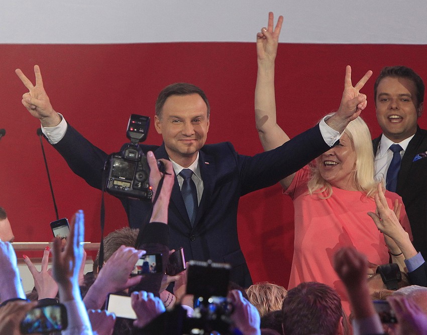 Mogao bi da pomrsi konce Kameronu: Andržej Duda