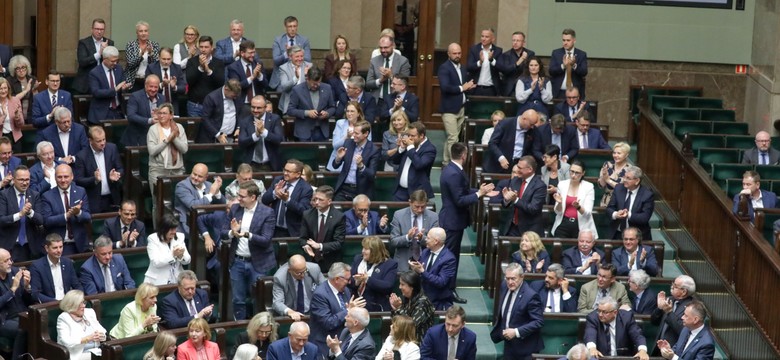 Posłowie Polski 2050 zagłosowali razem z PiS i Konfederacją. "Dali jasny sygnał Tuskowi"