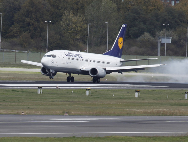 Samolot Lufthansy startuje z lotniska Tegel w Berlinie