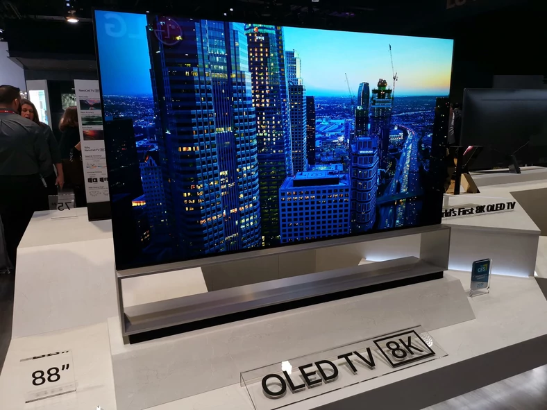 LG OLED TV 8K 88"