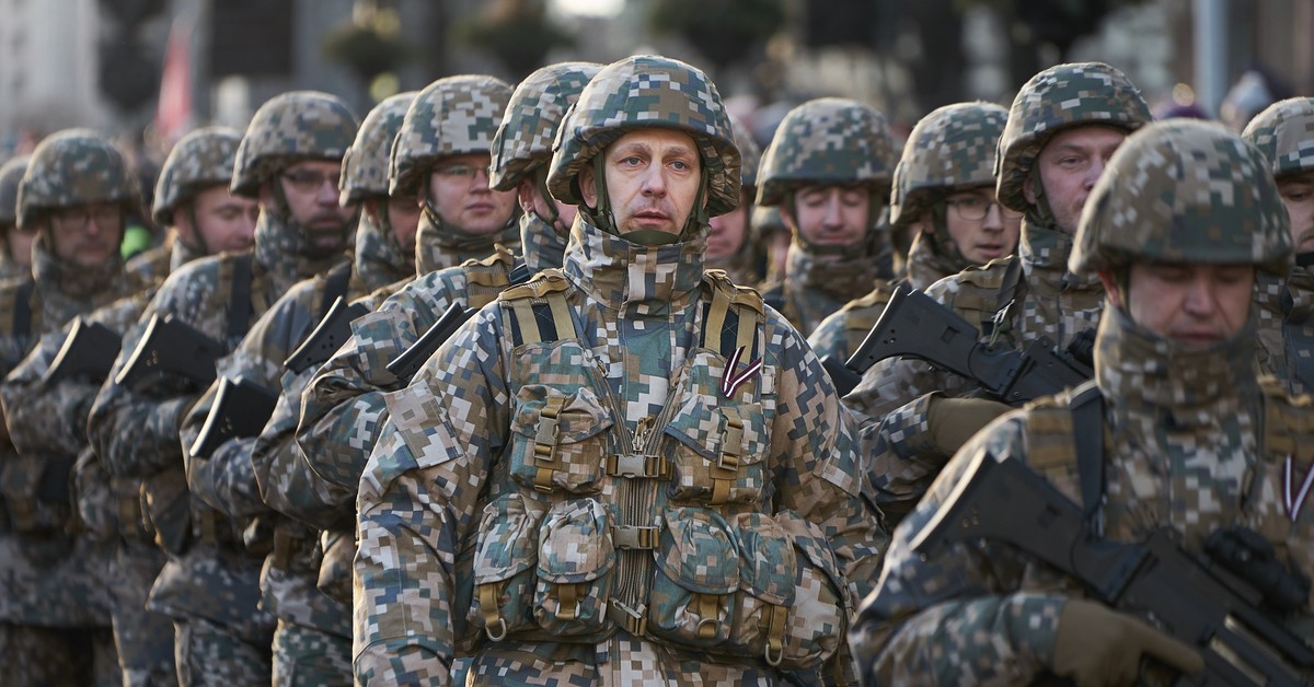 This tiny  country is arming itself to the teeth against Russia. He takes an example from Polish