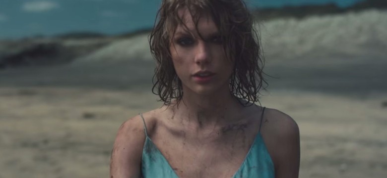 Taylor Swift w poszukiwaniu siebie… czołga się w błocie