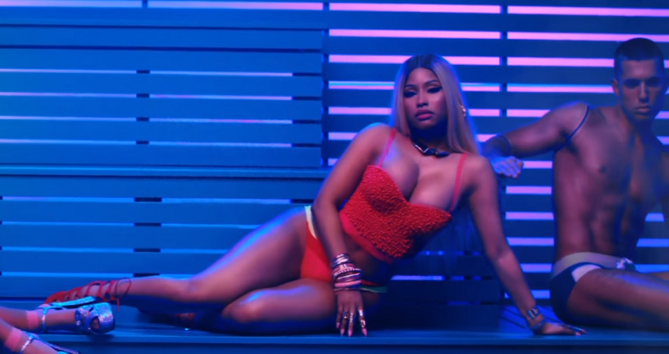 Nicki Minaj w teledysku - "Side to Side"