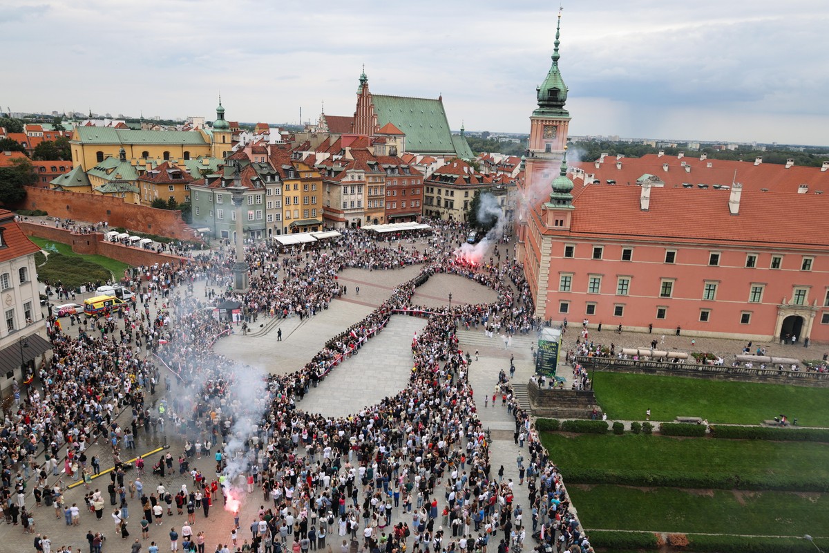 Godzina "W". Cała Warszawa stanęła. Syreny rozległy się też w innych miastach