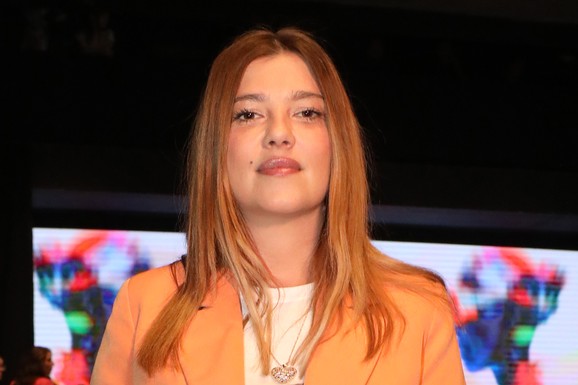 (FOTO) "JAKO JE BILO BITNO, VALJDA ĆE PRESTATI DO UJUTRU" Ovo su poruke koje je Kija Kockar razmenila sa DEČKOM KOG KRIJE: "Sad smo mirni"