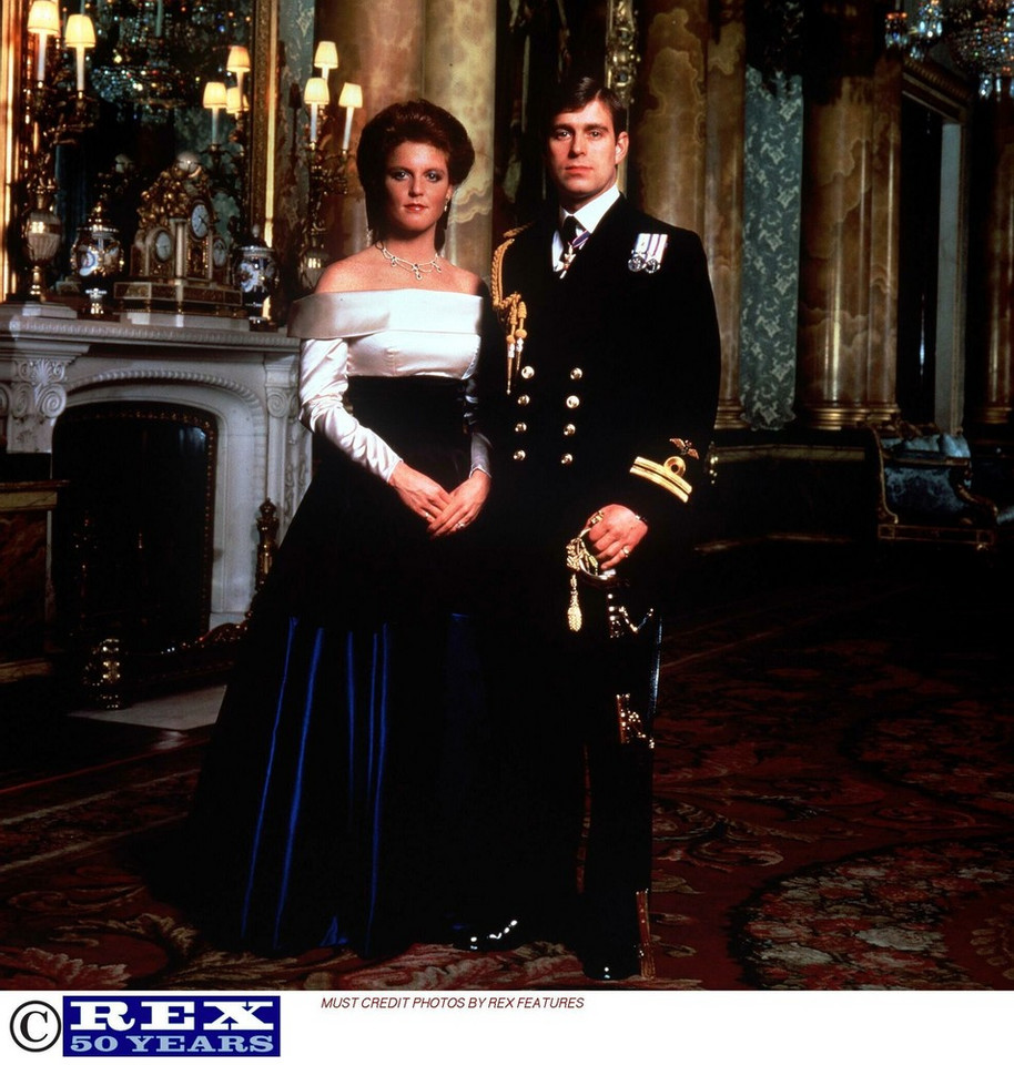 Książe Andrzej i Sarah Ferguson po zaręczynach w 1986 roku
