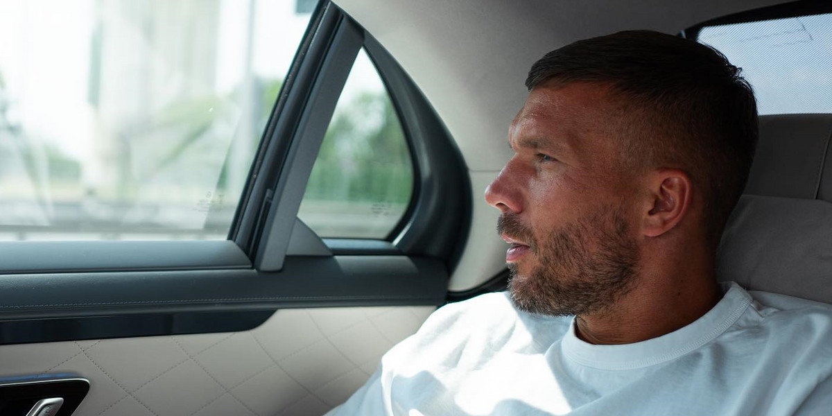 Lukas Podolski pochwalił się nowym samochodem. 