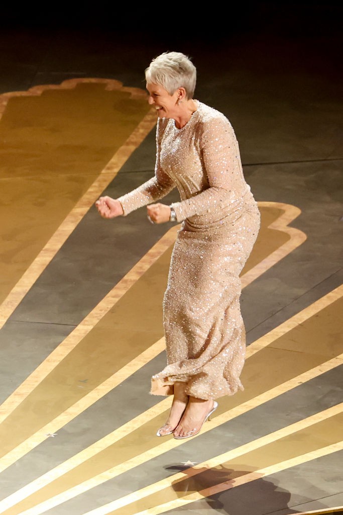 Jamie Lee Curtis- örömében nagyot ugrott az Oscar gálán