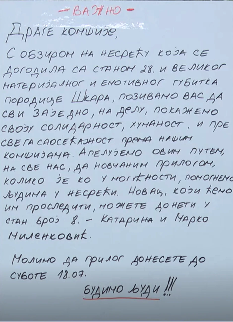Poruka na vratima zgrade nakon požara u stanu porodice Škaro 