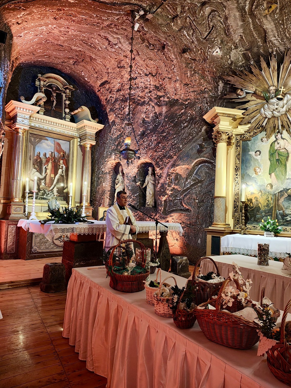 Święcenie potraw 200 metrów pod ziemią. Niezwykła tradycja w Małopolsce