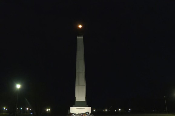 (VIDEO) Upaljena "Večna vatra" na Ušću povodom obeležavanja godišnjice NATO bombardovanja