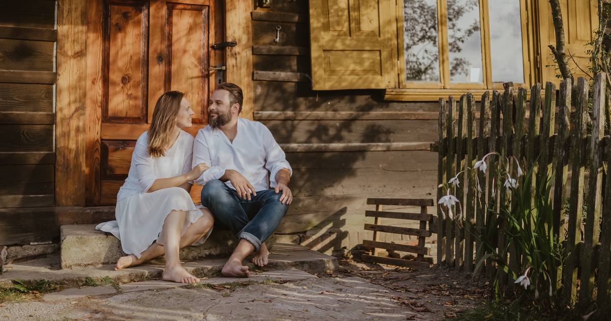 Para kupiła stary dom z drewna. Remont kosztował przysłowiowe grosze