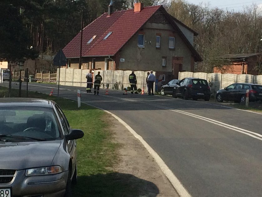 Zielona Góra. Samochód wjechał pod pociąg na przejeździe kolejowym