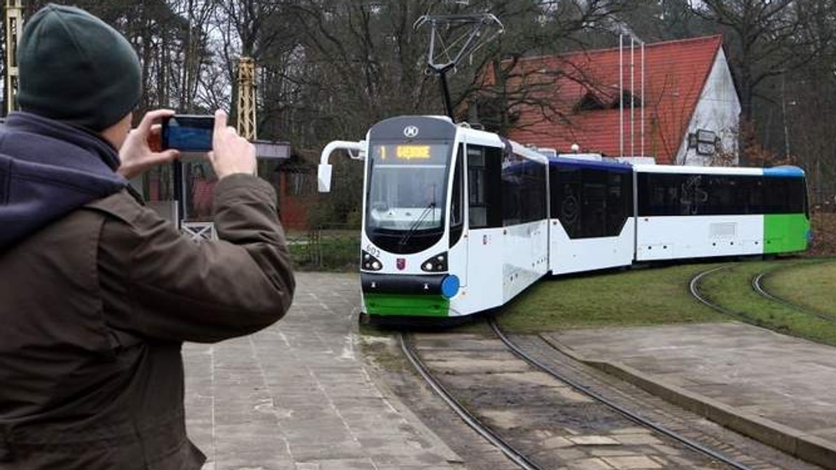 Pojemny, a przede wszystkim wygodny do wsiadania i wysiadania - to w skrócie najnowszy nabytek spółki "Tramwaje Szczecińskie".