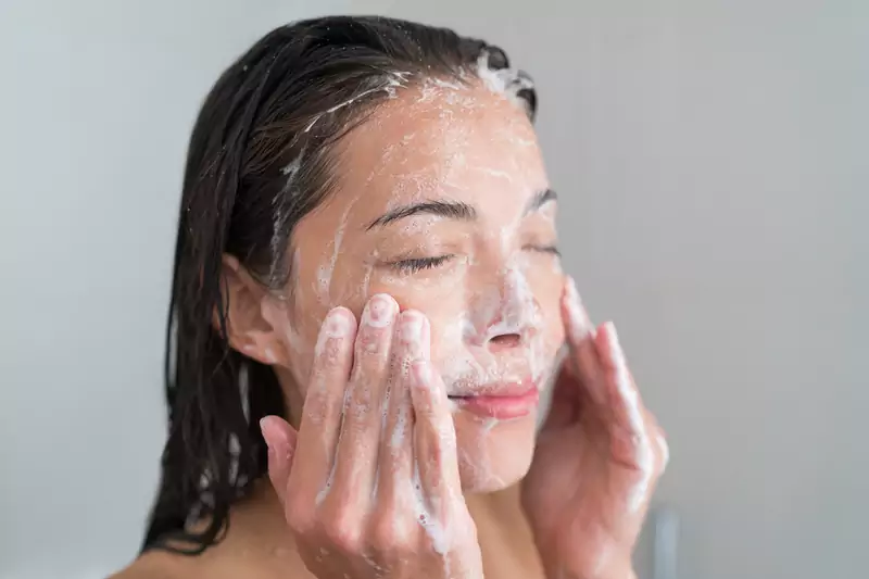 Czy nasza skóra powinna być napięta po pielęgnacji? / Getty Images / Maridav