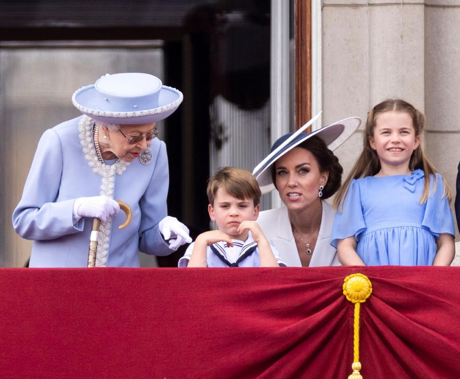 Erzsébet királynő, Lajos herceg, Katalin hercegné és Sarolta hercegnő Fotó: Northfoto