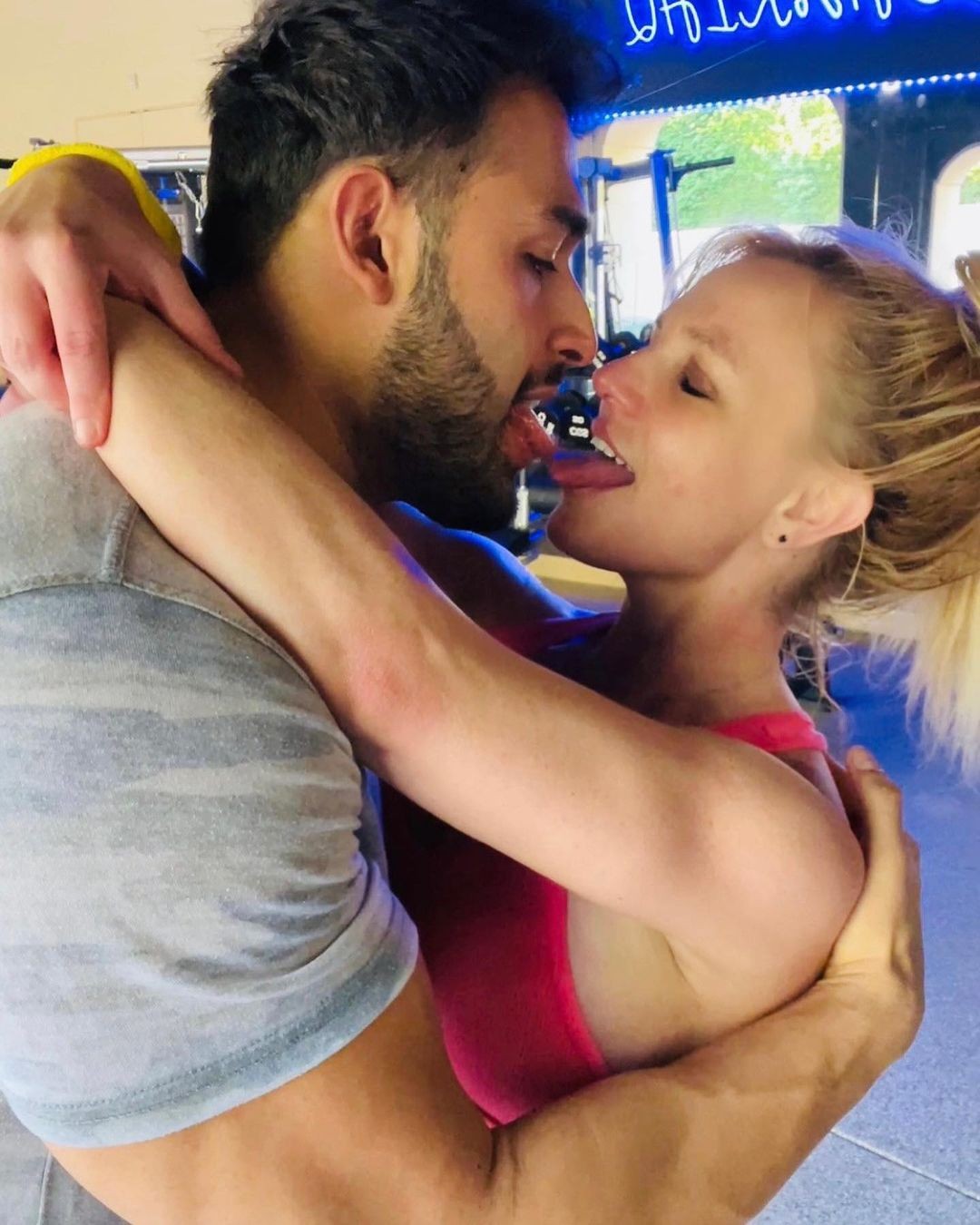 Sam Asghari s manželkou Britney Spears.