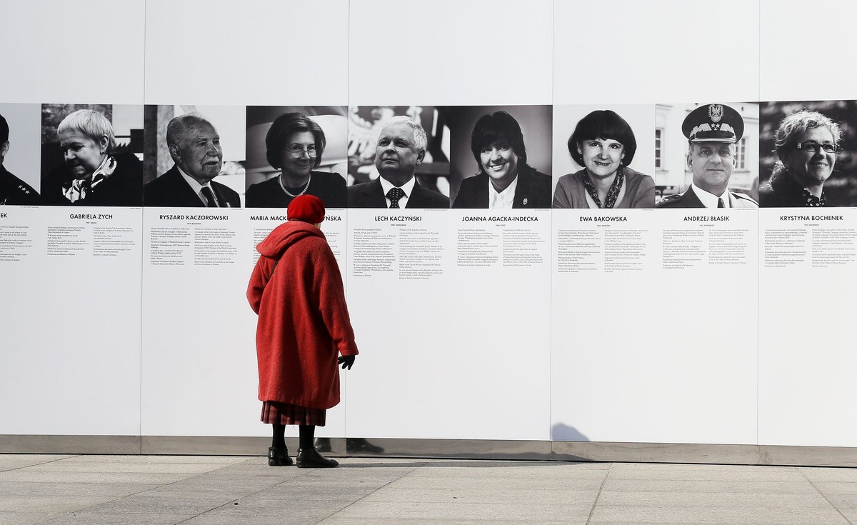 Wystawa plenerowa "Smoleńskie portrety"