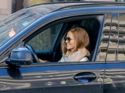 Jej macierzyństwo nie męczy. Piękna, stylowa i promienna Agnieszka Kaczorowska przed studiem TVN