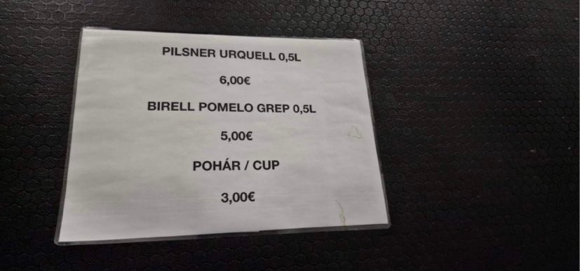 Fanúšikovia si za pivo museli poriadne priplatiť.