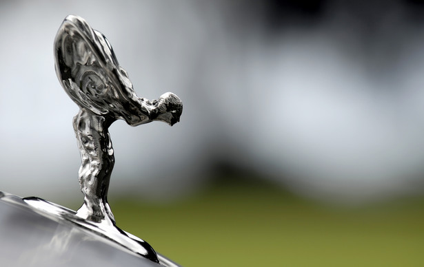 Słynny znaczek Rolls-Royca The "Spirit of Ecstasy" stanieje o połowę?