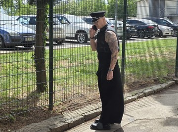 ĐORĐE DAVID U SUKNJI NA SNIMANJU "ZVEZDA GRANDA" - Roker zbunio prisutne, pa otkrio šta se krije iza njegovog neobičnog stajlinga