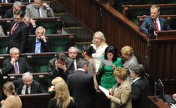 Schetyna wysyła prokuratorów do PiS i Kaczyńskiego