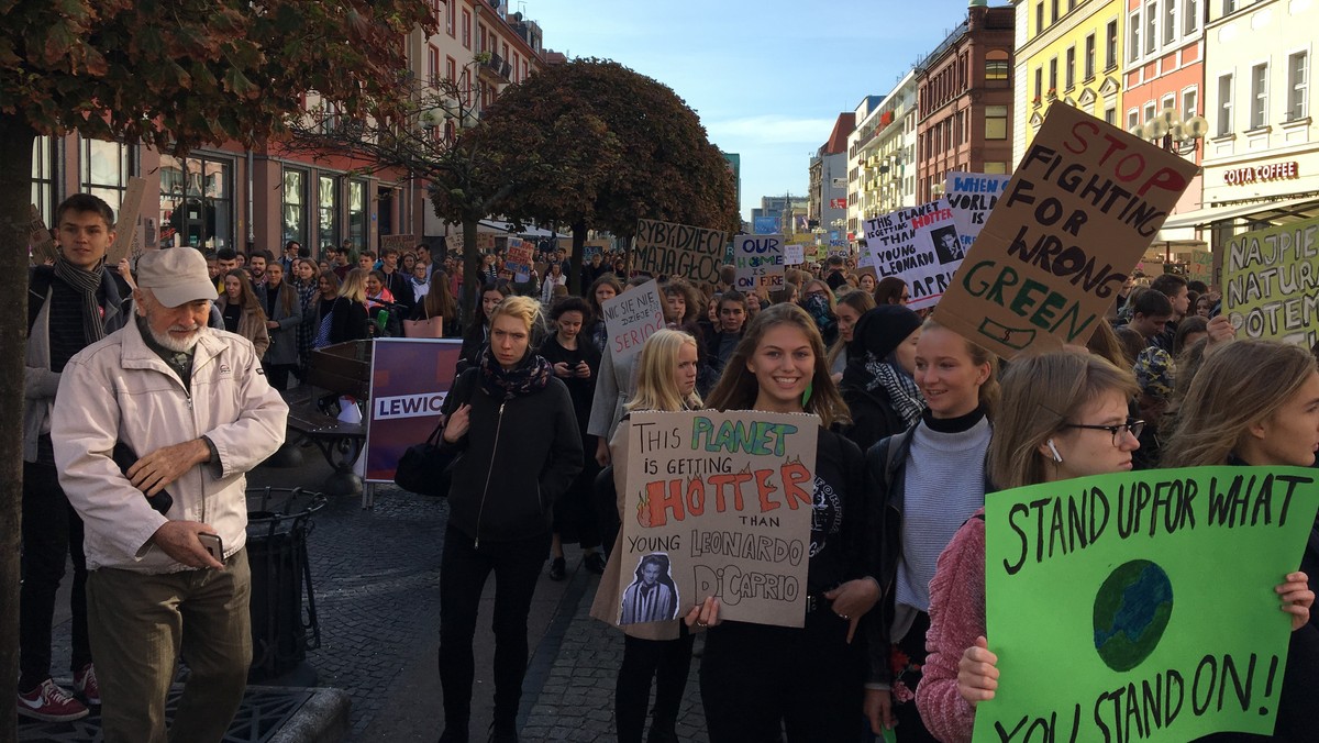 "A co z nami?". Pod takim hasłem odbędzie się dzisiejszy protest Młodzieżowego Strajku Klimatycznego pod urzędem wojewódzkim we Wrocławiu. Początek pikiety o godz. 18.