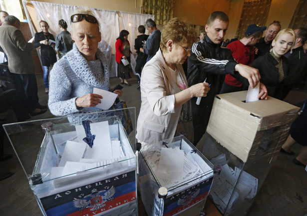 Kuriozalne "referenda" na Ukrainie. Głosować można za sąsiada i żonę