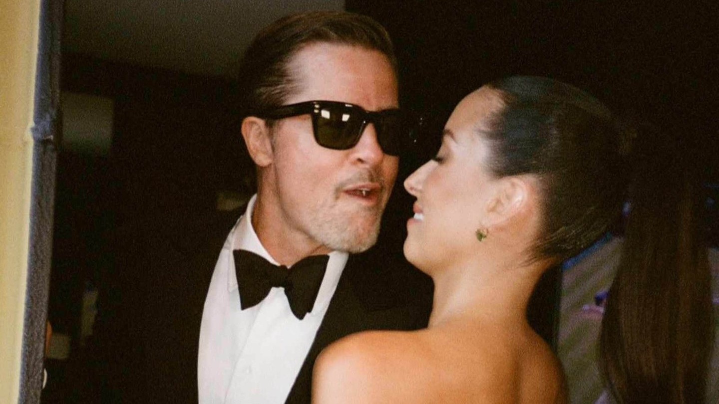 Brad Pitt a Ines de Ramon boli hosťami na svadbe Taylor Swift a Travisa Kelceho.7. 10. 2026