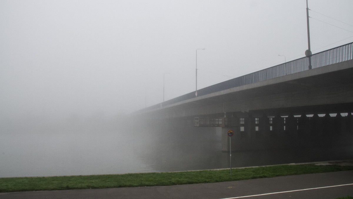 Instytut Meteorologii i Gospodarki Wodnej wydał w piątek rano ostrzeżenie pierwszego stopnia przed gęstą mgłą w województwie małopolskim i dla części woj. świętokrzyskiego.