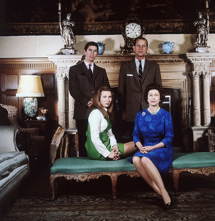 Książę Filip i Elżbieta II z dziećmi: Karolem i Anną w 1970 r.