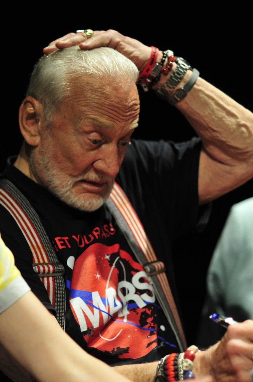 Video sam NLO u obliku slova "L" - Baz Oldrin