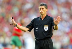 Markus Merk ocenił, czy Lechii w meczu z Legią należał się rzut karny