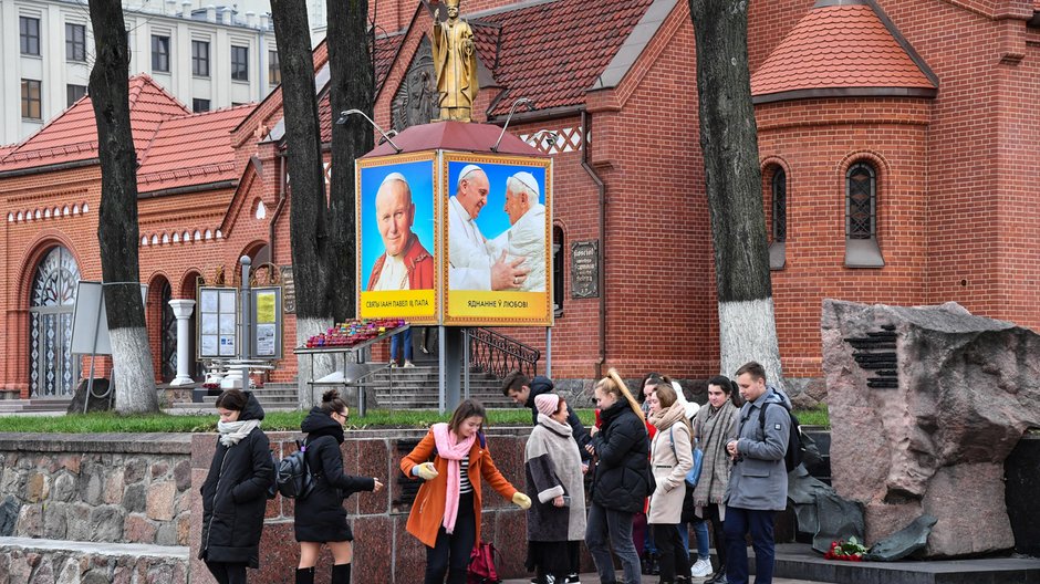 Prospekt Niezależności. Kościół św. Szymona i św. Heleny w Mińsku