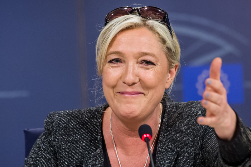 Córka założyciela i długoletniego szefa Frontu Narodowego Jean-Marie Le Pena jest jedną z głównych triumfatorek eurowyborów. Pod jej rządami Front nieco złagodził swój przekaz, kładąc większy akcent na kwestie gospodarcze – ochronę francuskich zakładów, walkę z bezrobociem, regulacje finansowe – dzięki czemu marginalna niegdyś partia cieszy się obecnie we Francji największym poparciem. Do europarlamentu dostał się też – zresztą po raz kolejny – jej ojciec.