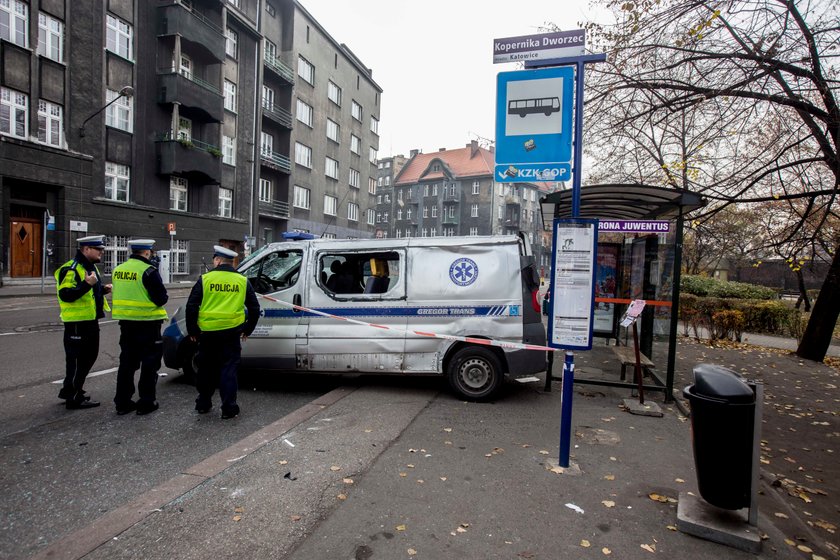 Wypadek karetki w Katowicach