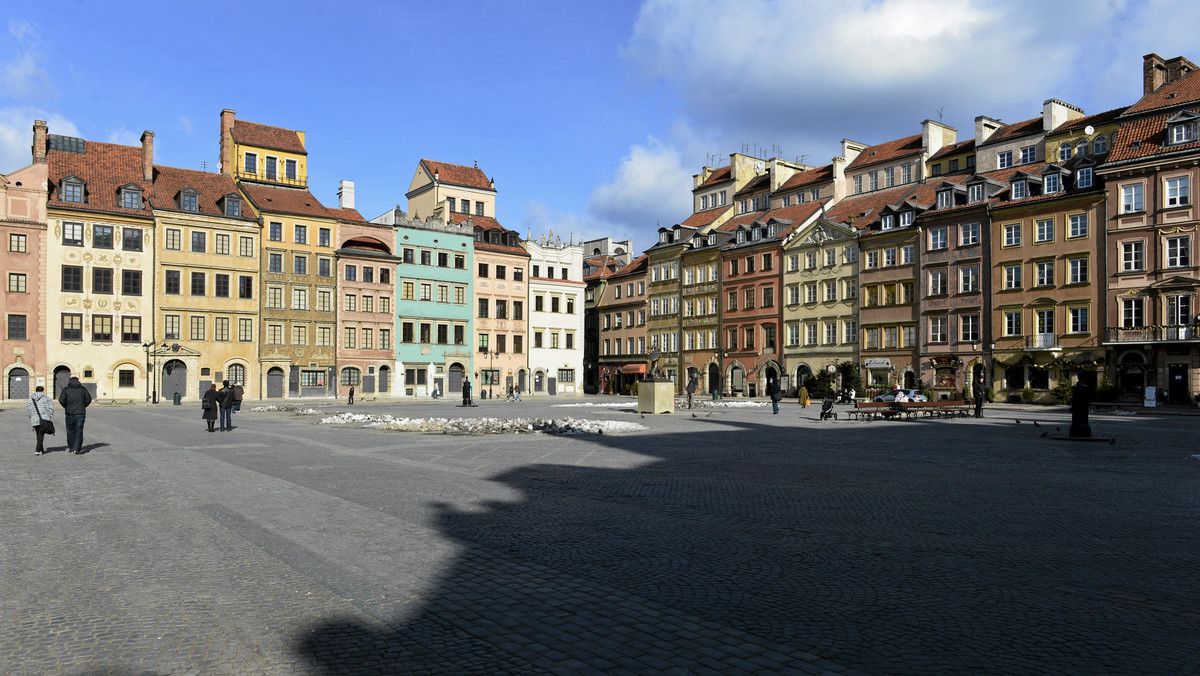 Wymienią płyty chodnikowe, poprawią pełną nierówności i zapadlisk nawierzchnię uliczek i placu, wymienią podziemne instalacje. Rynek Starego Miasta zostanie wyremontowany. Prace ruszą w sierpniu i potrwają do listopada.